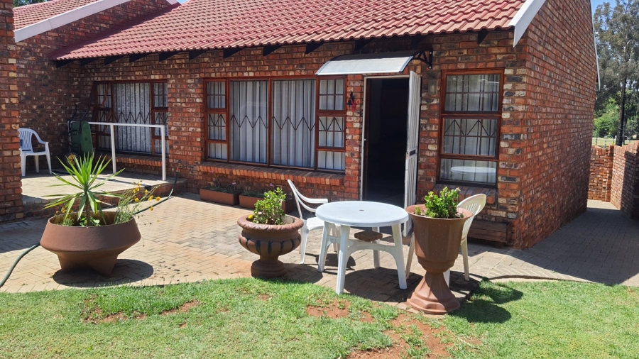 2 Bedroom Property for Sale in Langenhovenpark Free State